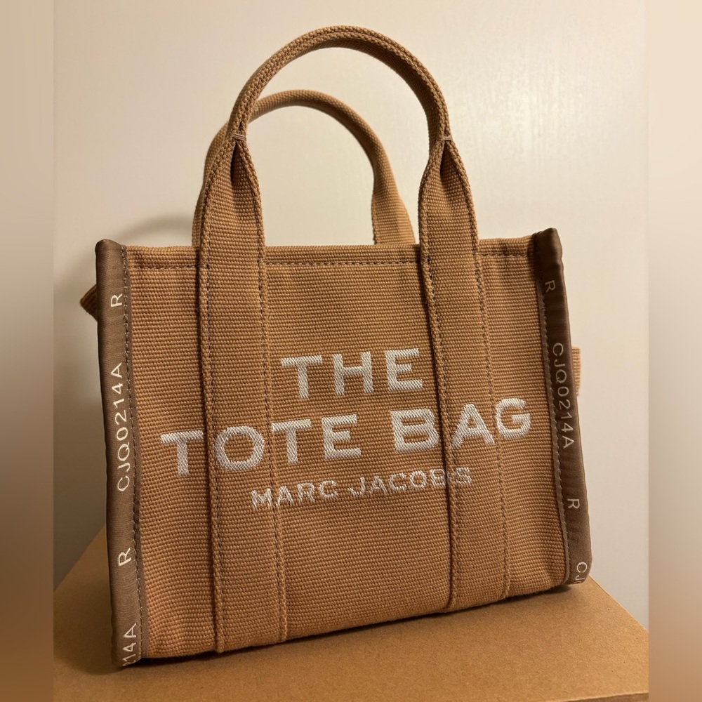 THE JACQUARD SMALL TOTE BAG 👜